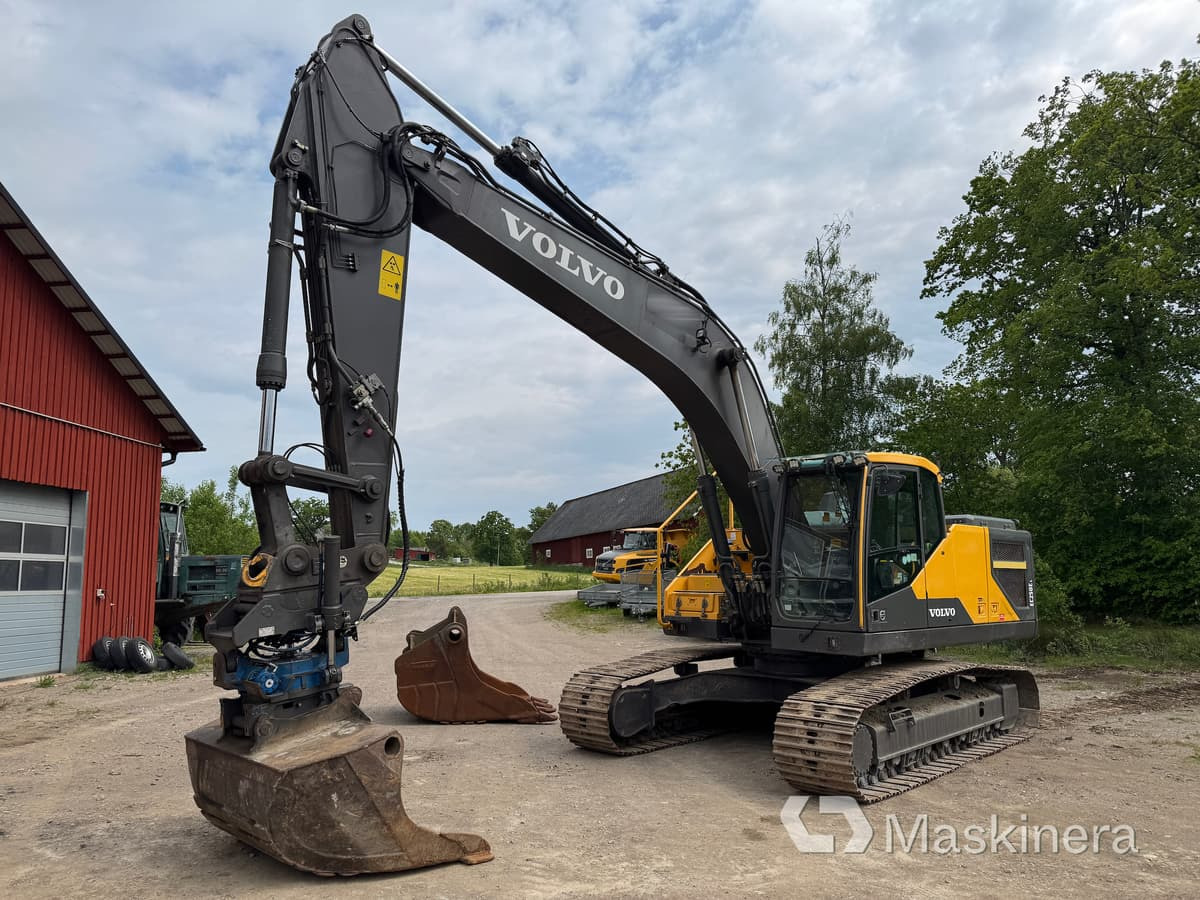 Grävmaskin Volvo EC250E med redskap - Kāpurķēžu ekskavators: foto 1 Grävmaskin Volvo EC250E med redskap - Kāpurķēžu ekskavators: foto 1
