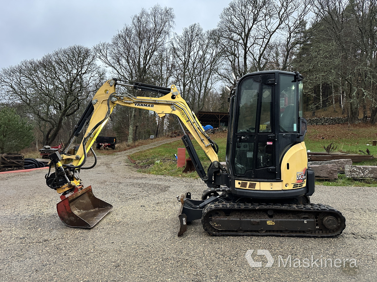 Grävmaskin Yanmar VIO33-U - Kāpurķēžu ekskavators: foto 2 Grävmaskin Yanmar VIO33-U - Kāpurķēžu ekskavators: foto 2