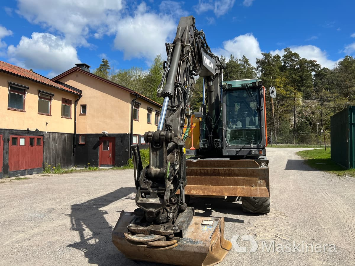 Hjulgrävare Volvo EWR150E med tillbehör - Kāpurķēžu ekskavators: foto 3 Hjulgrävare Volvo EWR150E med tillbehör - Kāpurķēžu ekskavators: foto 3