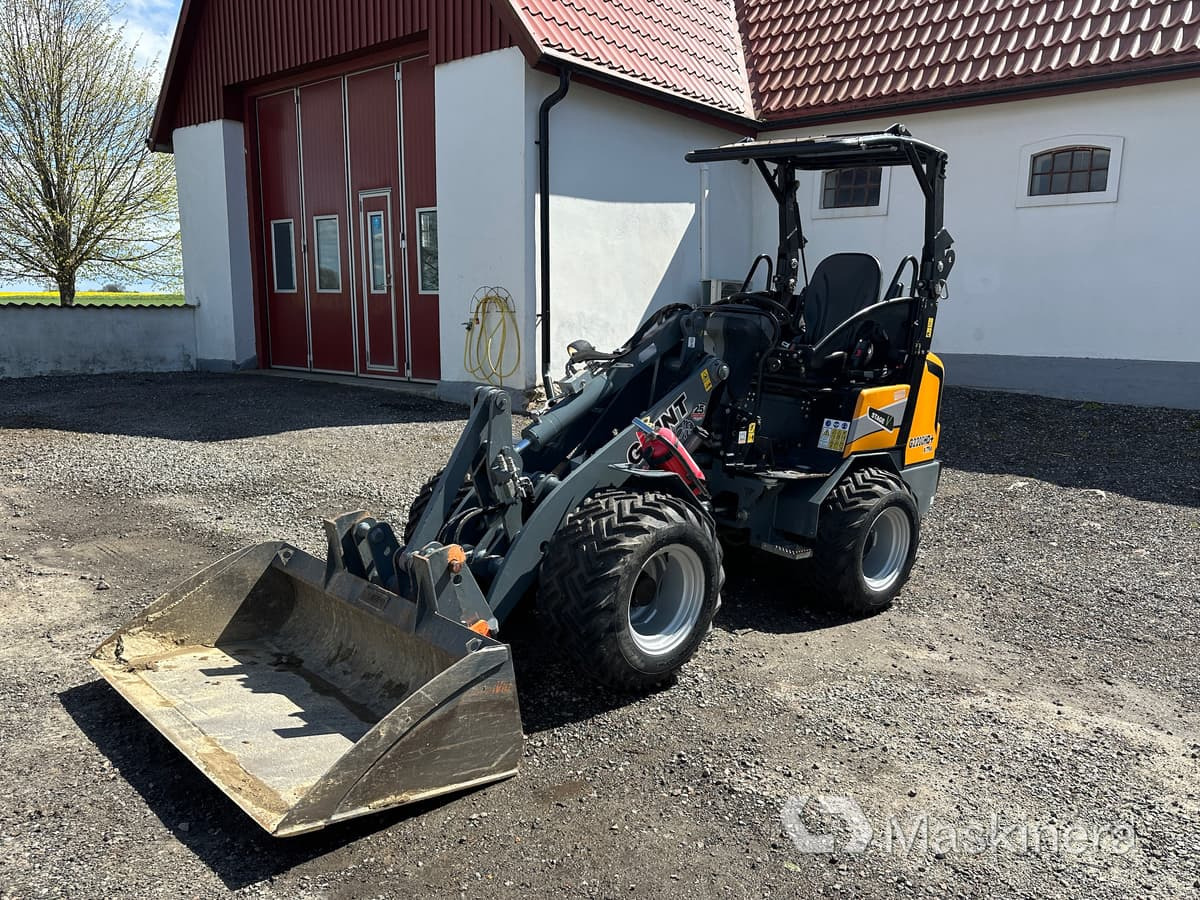 Hjullastare Giant G2200 X-TRA HD+ - Mini iekrāvējs: foto 1 Hjullastare Giant G2200 X-TRA HD+ - Mini iekrāvējs: foto 1