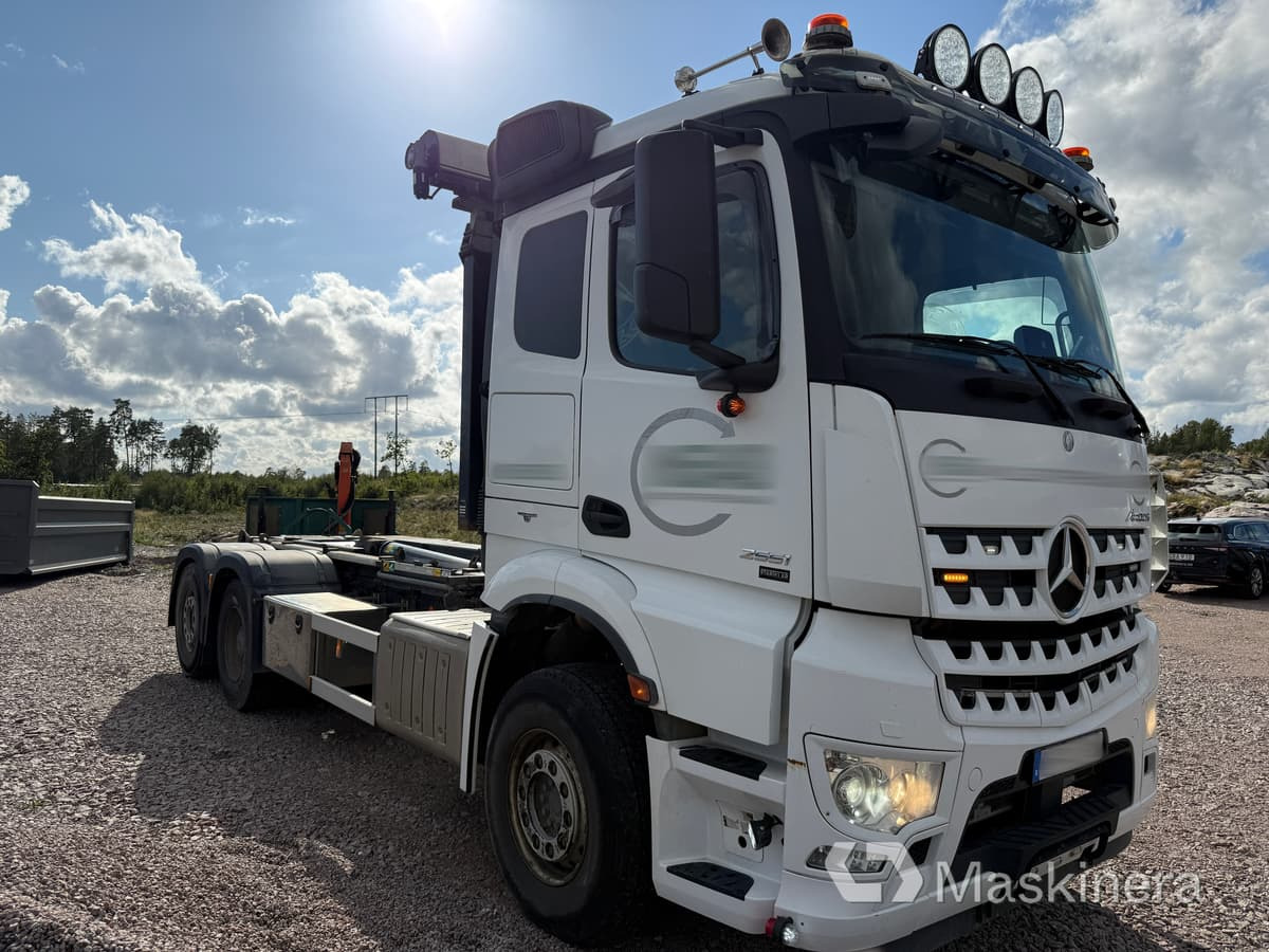 Lastväxlare Mercedes Arocs 2551 - Pacēlājs ar āķi: foto 3 Lastväxlare Mercedes Arocs 2551 - Pacēlājs ar āķi: foto 3