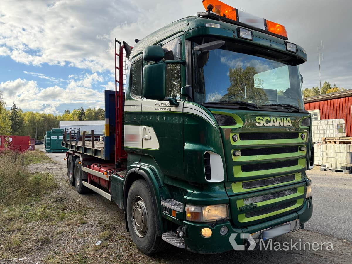 Lastväxlare Scania R420 6X4 Tridem med maskinflak och grusflak - Pacēlājs ar āķi: foto 3 Lastväxlare Scania R420 6X4 Tridem med maskinflak och grusflak - Pacēlājs ar āķi: foto 3