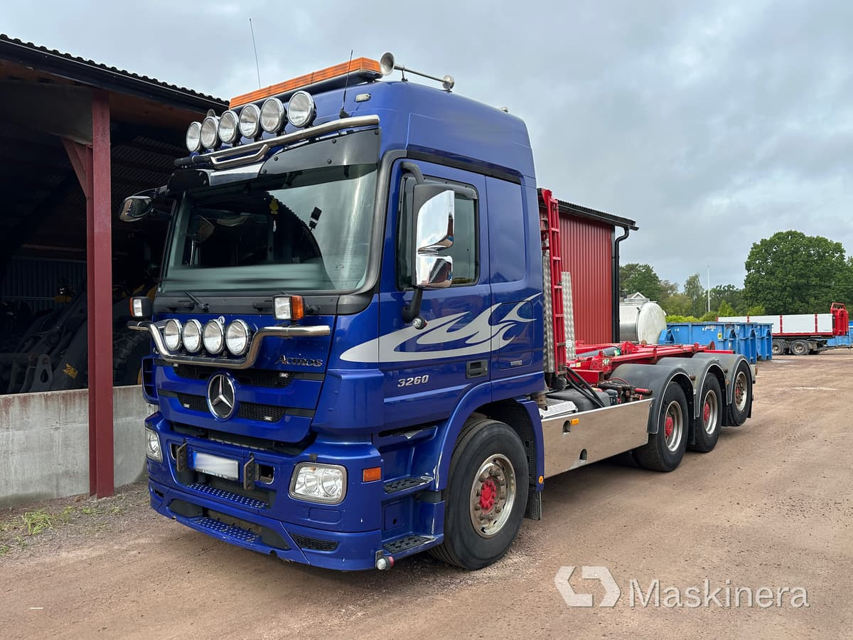 Mercedes Benz 930.24 3260L Krokbil Mercedes Benz 3260L med Cameleont - Pacēlājs ar āķi: foto 1 Mercedes Benz 930.24 3260L Krokbil Mercedes Benz 3260L med Cameleont - Pacēlājs ar āķi: foto 1