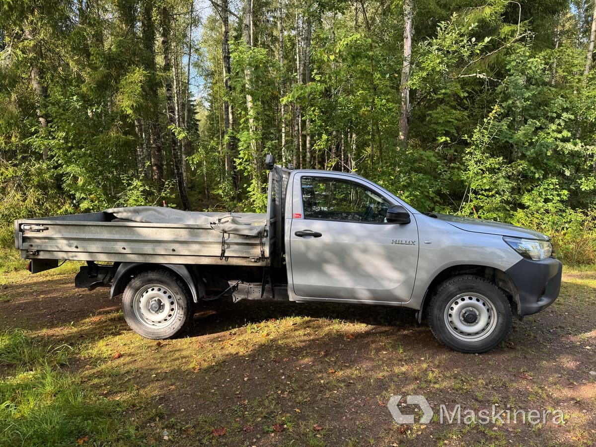 Pickup Toyota Hilux - Mazs furgons: foto 4 Pickup Toyota Hilux - Mazs furgons: foto 4