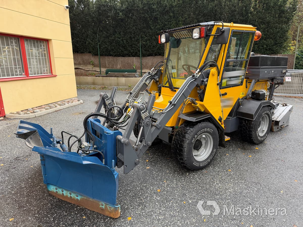 Redskapsbärare Wille 345 med snöutrustning - Sniega novākšanas tehnika: foto 1 Redskapsbärare Wille 345 med snöutrustning - Sniega novākšanas tehnika: foto 1