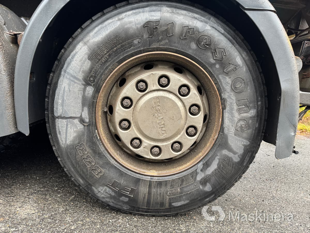 Kravas automašīna pašizgāzējs Scania R500LB8X4*4HHA Kassett bil Scania R500 tridem med vagn: foto 37