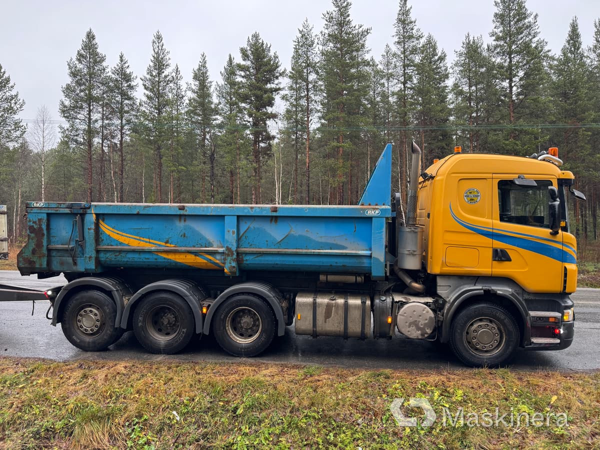 Kravas automašīna pašizgāzējs Scania R500LB8X4*4HHA Kassett bil Scania R500 tridem med vagn: foto 6