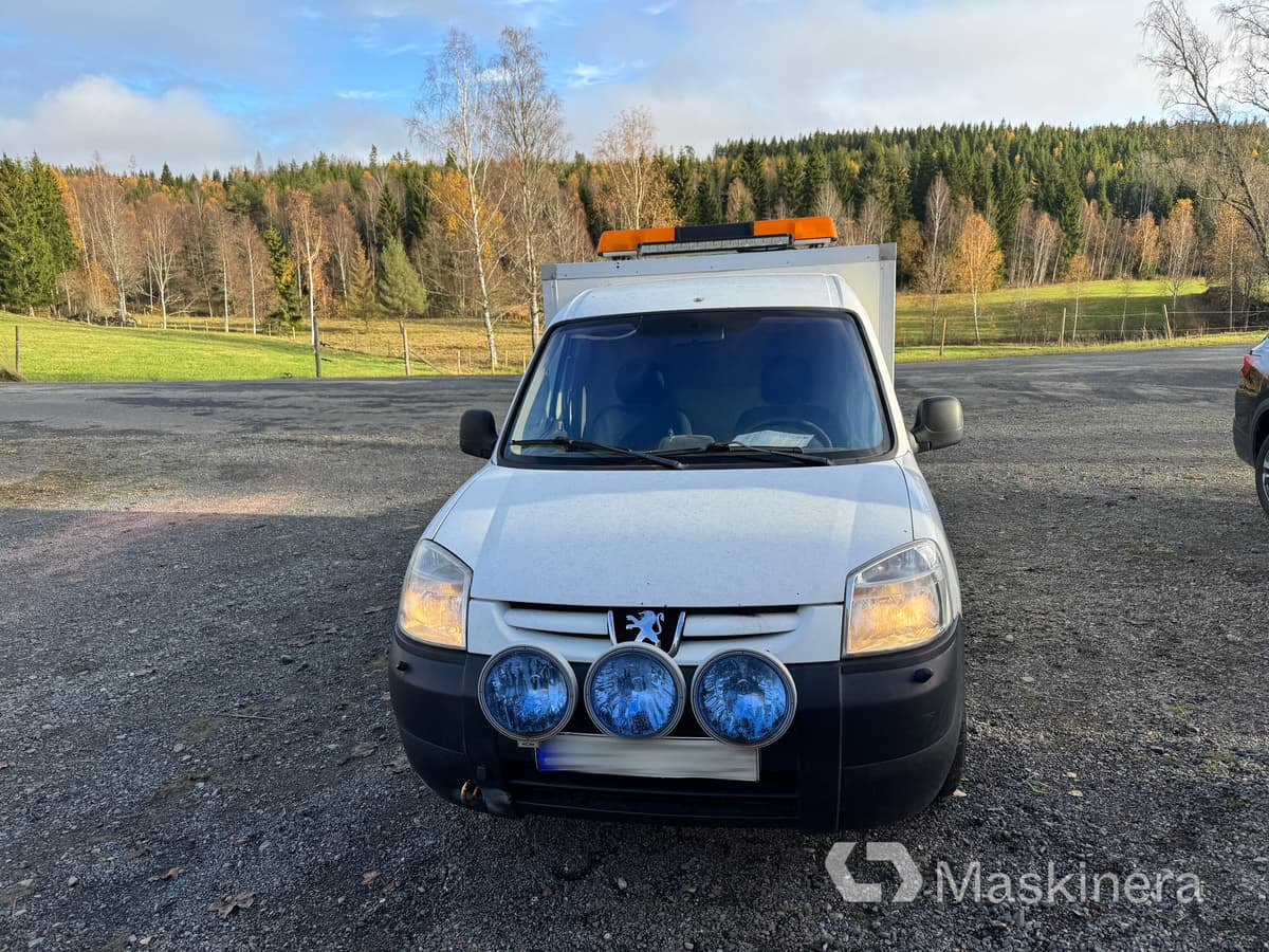 Skåpbil Peugeot Partner 1.6 HDI - Mazs furgons: foto 2 Skåpbil Peugeot Partner 1.6 HDI - Mazs furgons: foto 2
