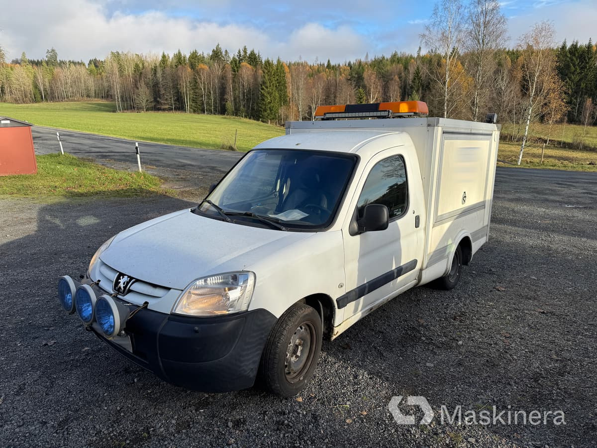 Skåpbil Peugeot Partner 1.6 HDI - Mazs furgons: foto 1 Skåpbil Peugeot Partner 1.6 HDI - Mazs furgons: foto 1