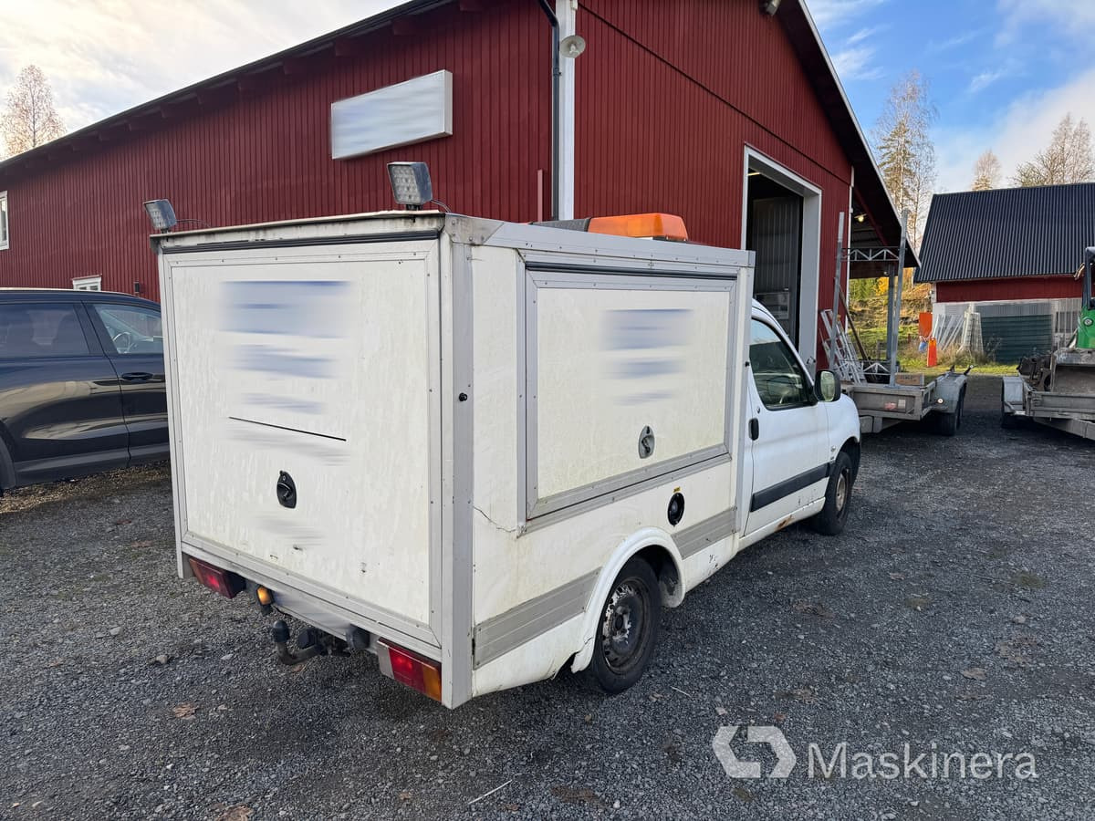 Skåpbil Peugeot Partner 1.6 HDI - Mazs furgons: foto 5 Skåpbil Peugeot Partner 1.6 HDI - Mazs furgons: foto 5