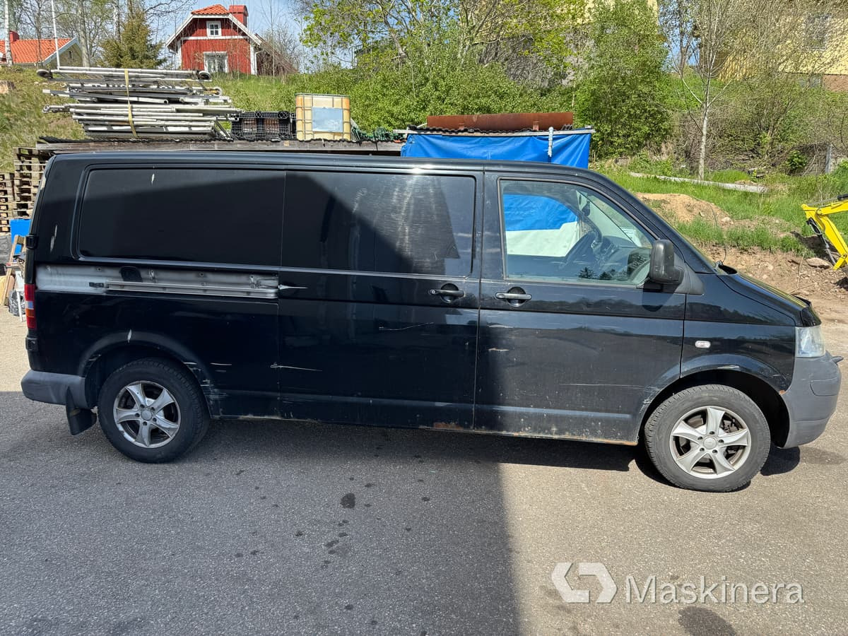 Skåpbil Volkswagen Transporter 2.5 TDI - Mazs furgons: foto 4 Skåpbil Volkswagen Transporter 2.5 TDI - Mazs furgons: foto 4