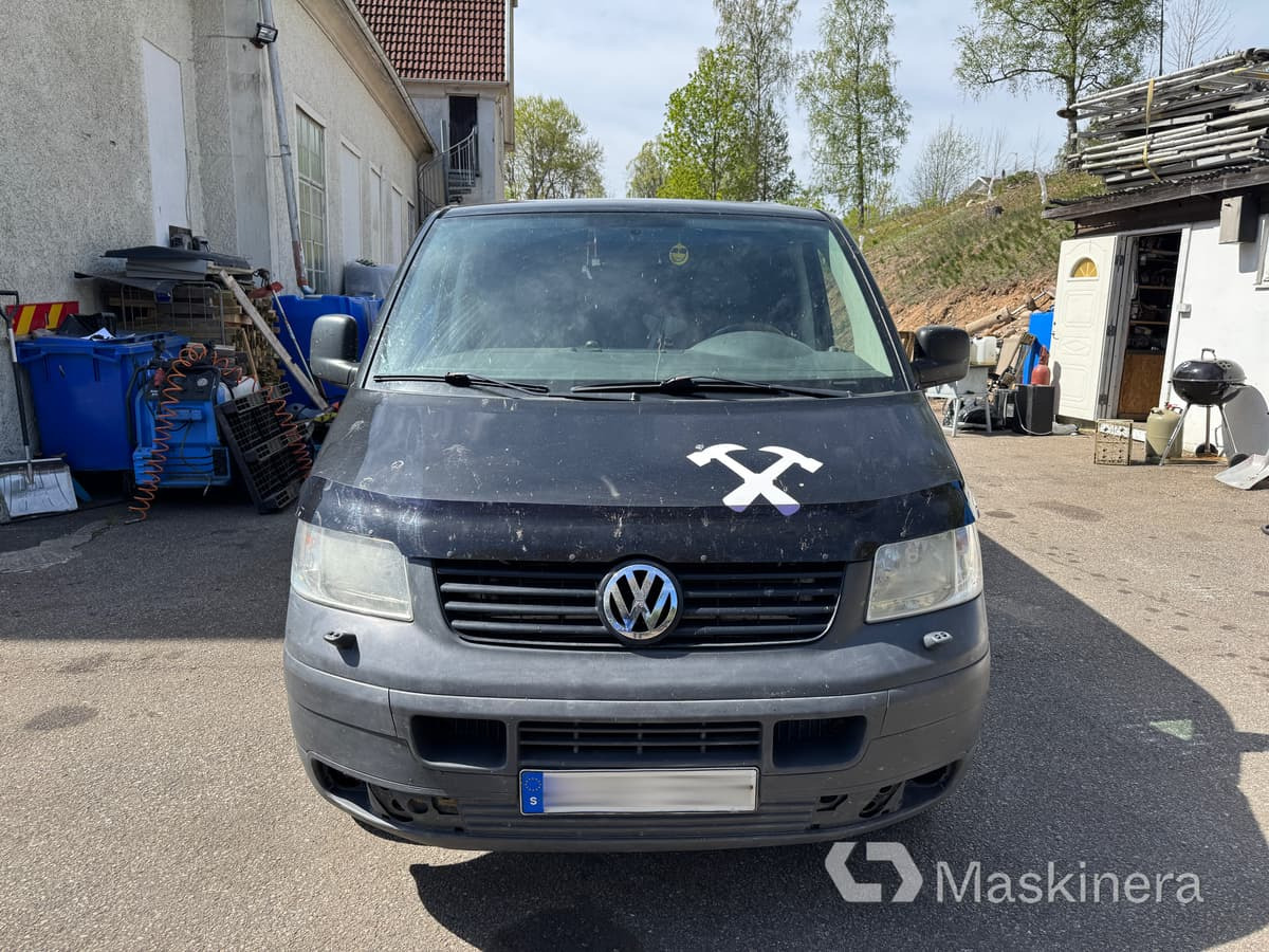 Skåpbil Volkswagen Transporter 2.5 TDI - Mazs furgons: foto 2 Skåpbil Volkswagen Transporter 2.5 TDI - Mazs furgons: foto 2