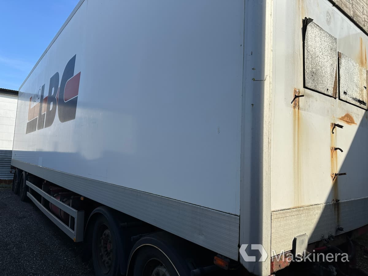 Skåpsläp Närko D4HB13N62 - Piekabe slēgtā virsbūve: foto 3 Skåpsläp Närko D4HB13N62 - Piekabe slēgtā virsbūve: foto 3