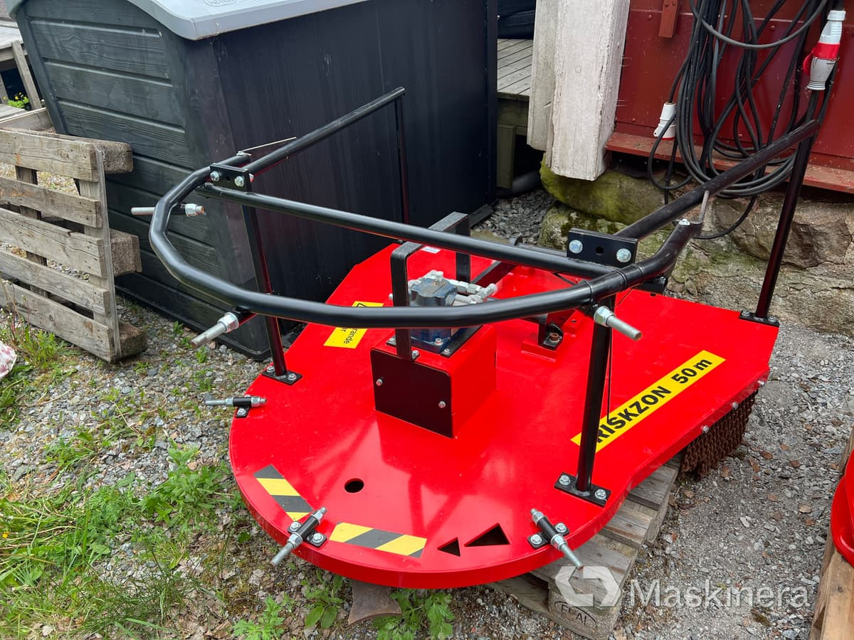 Slyröjare Burträsk Legomekaniska 1200A S45 - Pļaujmašīna-smalcinātājs/ Mulčētājs: foto 1 Slyröjare Burträsk Legomekaniska 1200A S45 - Pļaujmašīna-smalcinātājs/ Mulčētājs: foto 1