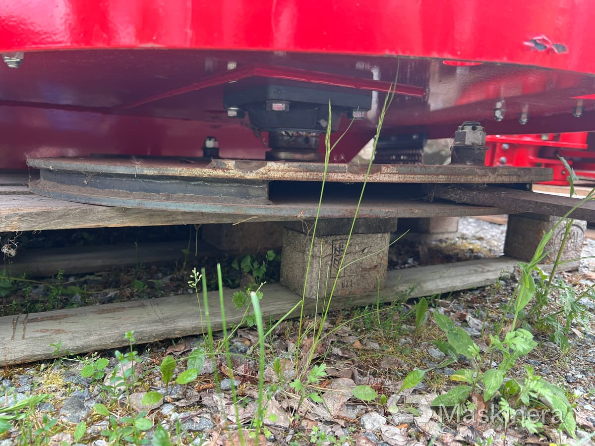 Slyröjare Burträsk Legomekaniska 1200A S45 - Pļaujmašīna-smalcinātājs/ Mulčētājs: foto 4 Slyröjare Burträsk Legomekaniska 1200A S45 - Pļaujmašīna-smalcinātājs/ Mulčētājs: foto 4