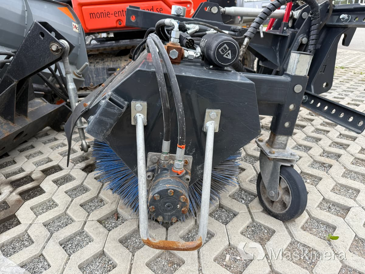 Sopvals Padagas FKM 150 - Ielu tīrīšanas mašīna: foto 5 Sopvals Padagas FKM 150 - Ielu tīrīšanas mašīna: foto 5
