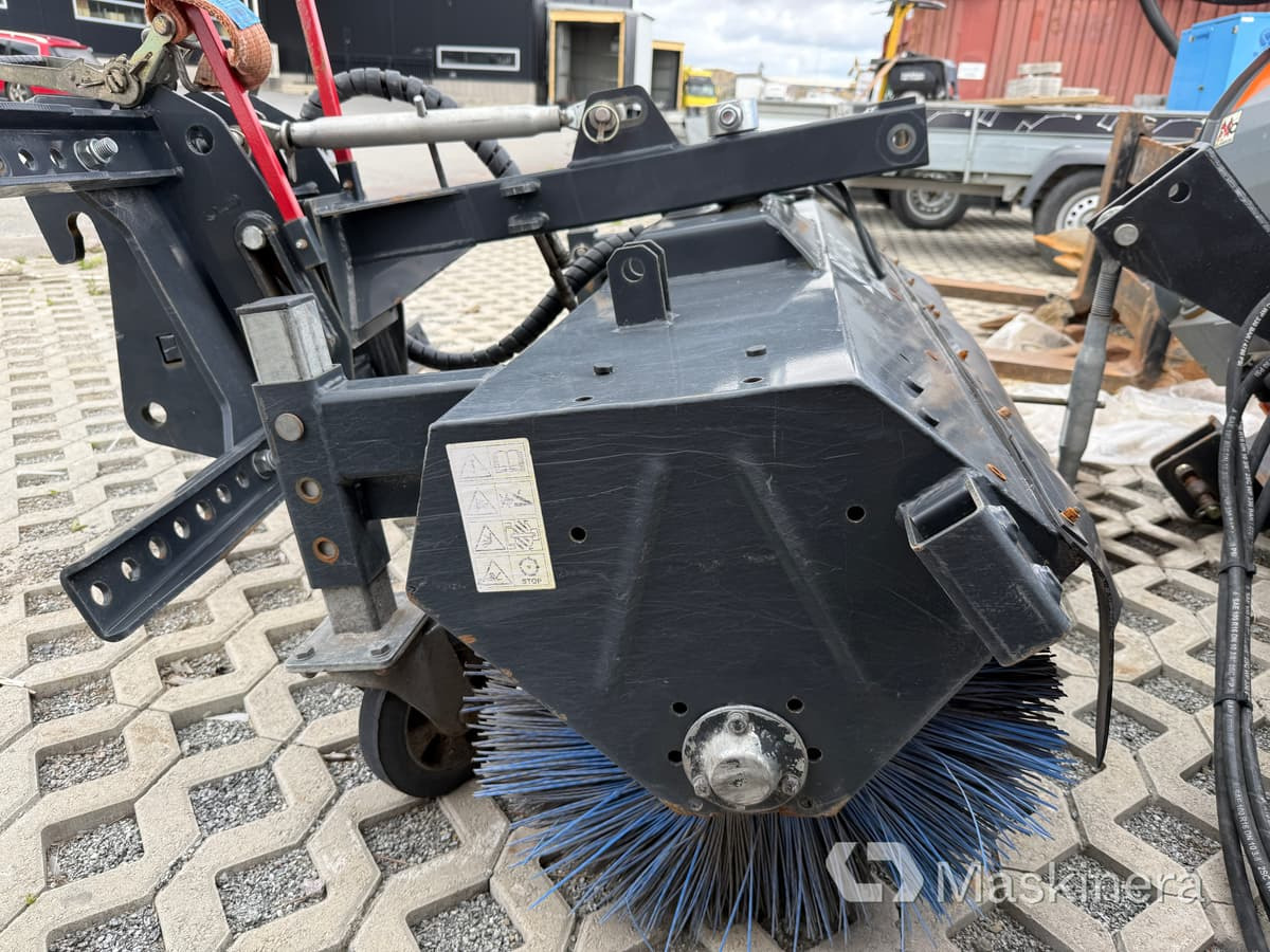 Sopvals Padagas FKM 150 - Ielu tīrīšanas mašīna: foto 2 Sopvals Padagas FKM 150 - Ielu tīrīšanas mašīna: foto 2