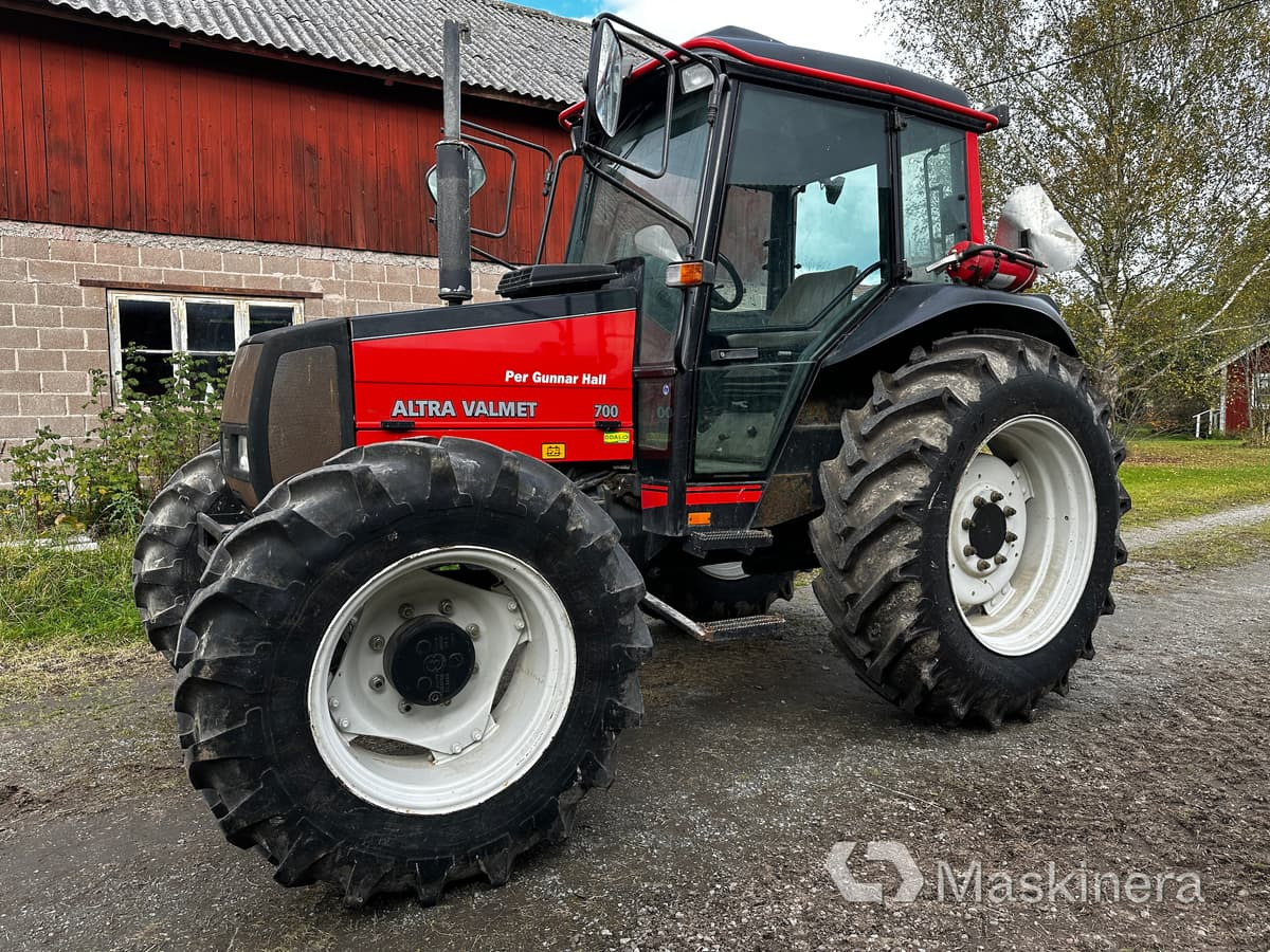 Traktor Valmet 700 - Traktors: foto 1 Traktor Valmet 700 - Traktors: foto 1