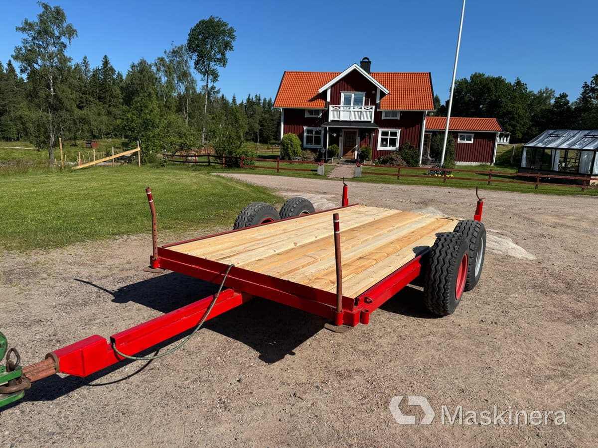 Traktordragen Maskintrailer 2-axlad - Piekabe zema profila platforma: foto 2 Traktordragen Maskintrailer 2-axlad - Piekabe zema profila platforma: foto 2