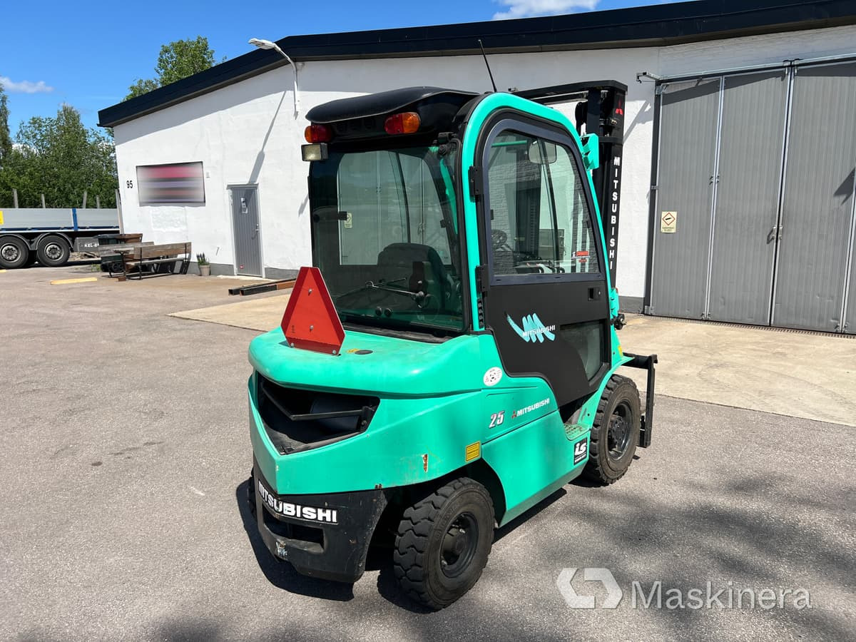 Truck Mitsubishi FD25N - Dīzeļiekrāvējs: foto 5 Truck Mitsubishi FD25N - Dīzeļiekrāvējs: foto 5