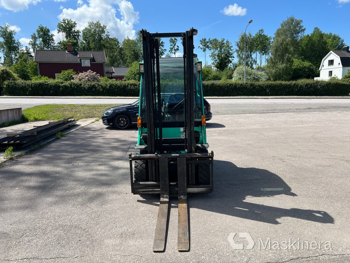 Truck Mitsubishi FD25N - Dīzeļiekrāvējs: foto 2 Truck Mitsubishi FD25N - Dīzeļiekrāvējs: foto 2