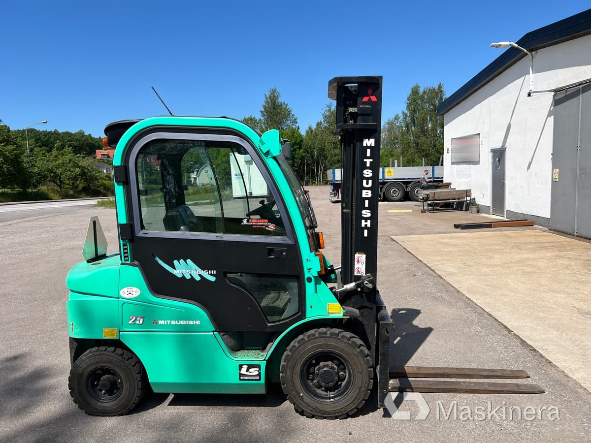 Truck Mitsubishi FD25N - Dīzeļiekrāvējs: foto 4 Truck Mitsubishi FD25N - Dīzeļiekrāvējs: foto 4