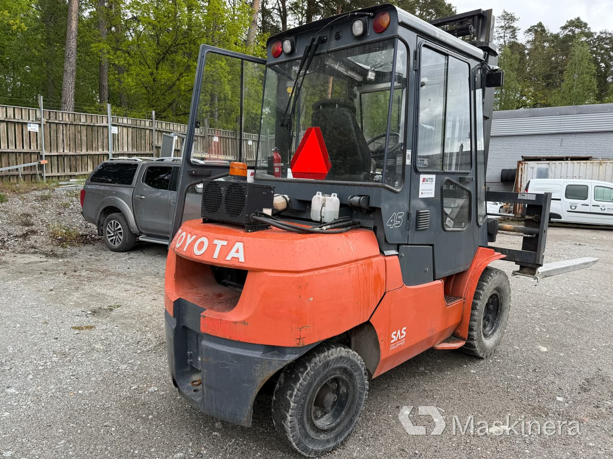 Truck Toyota 7FD45 - Dīzeļiekrāvējs: foto 5 Truck Toyota 7FD45 - Dīzeļiekrāvējs: foto 5