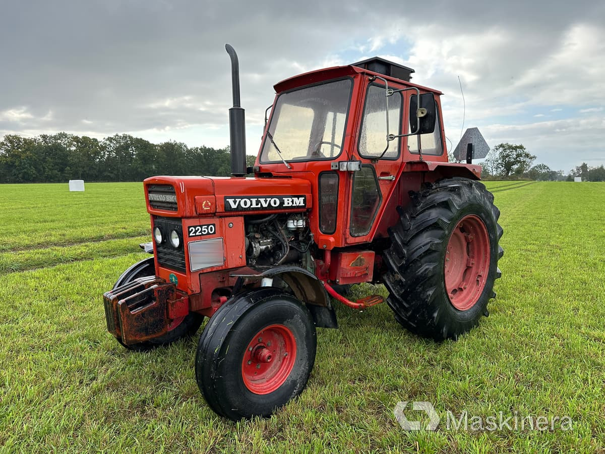Volvo BM 2250 Traktor Volvo BM 2250 - Traktors: foto 1 Volvo BM 2250 Traktor Volvo BM 2250 - Traktors: foto 1