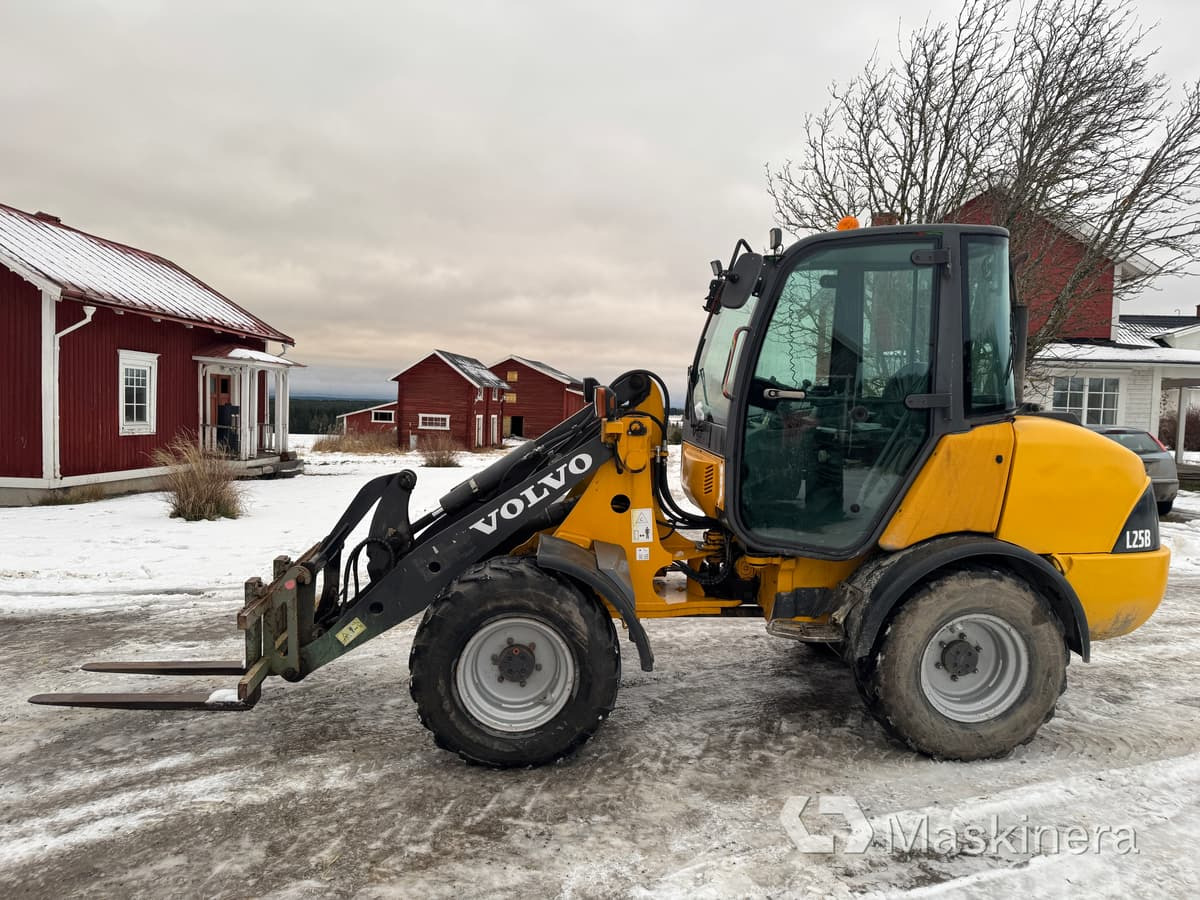 Volvo L25BV-P Hjullastare Volvo L25B med tillbehör - Riteņu iekrāvējs: foto 2 Volvo L25BV-P Hjullastare Volvo L25B med tillbehör - Riteņu iekrāvējs: foto 2