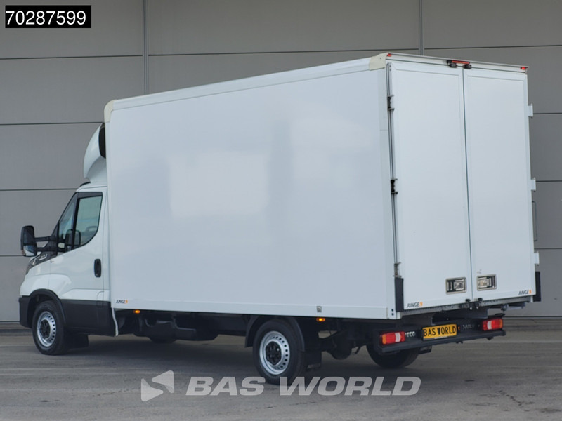 Iveco Daily 35S16 Automaat Bakwagen Achterdeuren Airco Camera Euro6 Meubelbak Koffer 21m3 Airco - Furgons ar slēgtā virsbūve: foto 2 Iveco Daily 35S16 Automaat Bakwagen Achterdeuren Airco Camera Euro6 Meubelbak Koffer 21m3 Airco - Furgons ar slēgtā virsbūve: foto 2