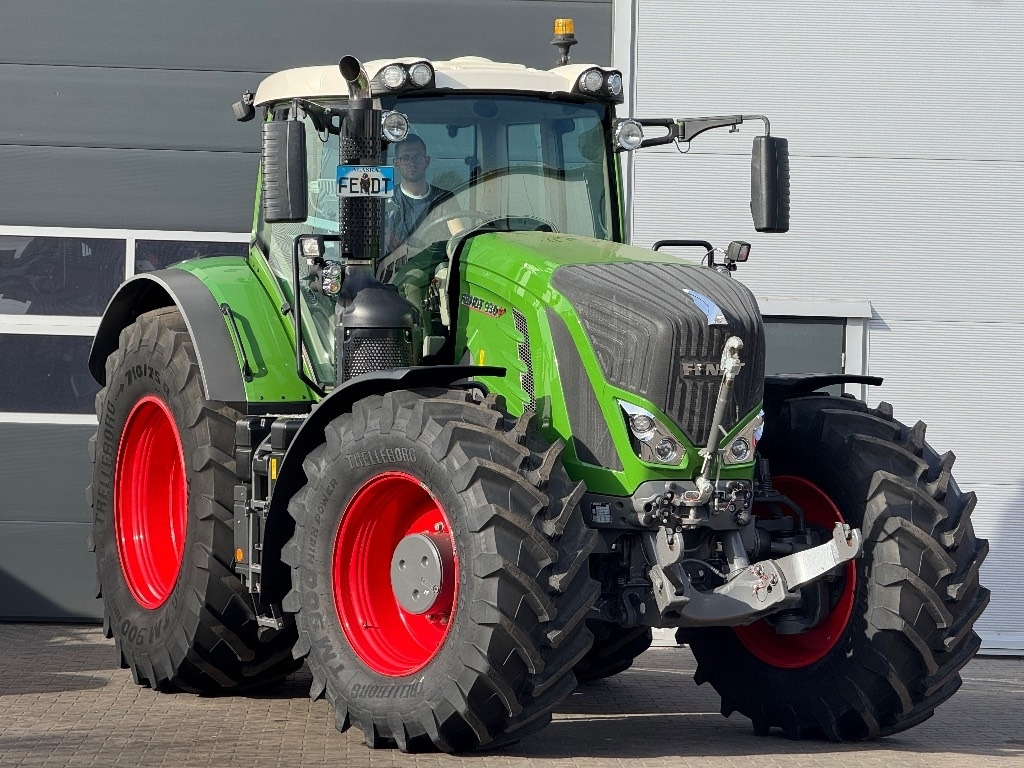 Fendt 930 Vario S4 Profi Plus - Traktors: foto 1 Fendt 930 Vario S4 Profi Plus - Traktors: foto 1