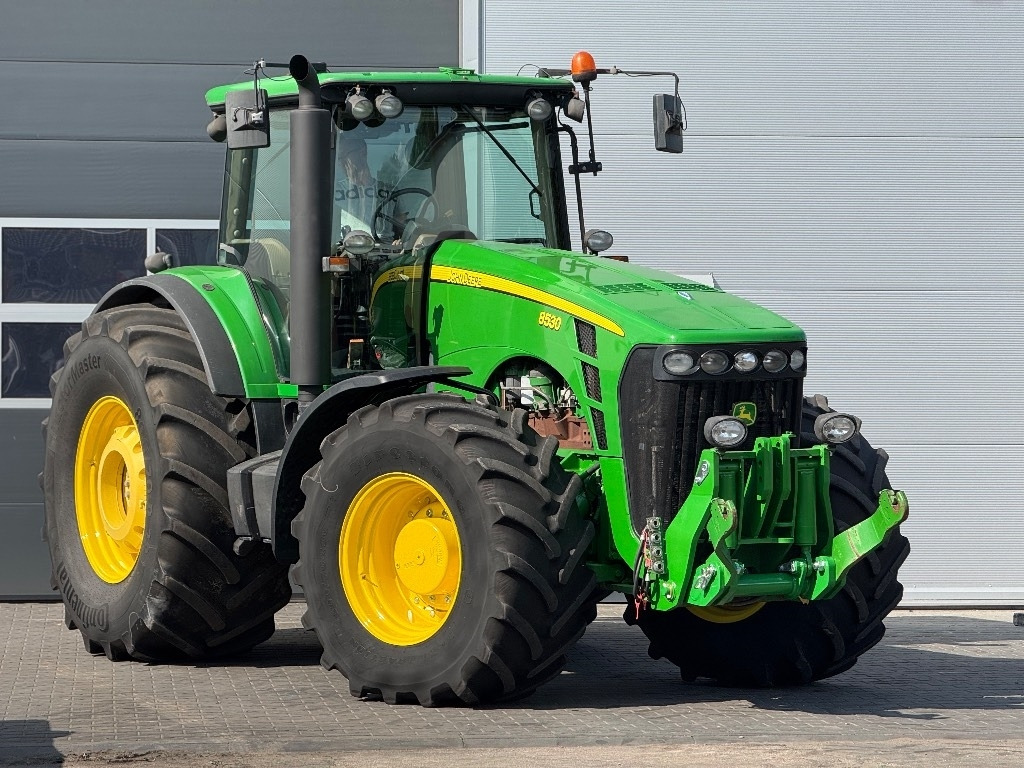 John Deere 8530 AutoPower - Traktors: foto 1 John Deere 8530 AutoPower - Traktors: foto 1