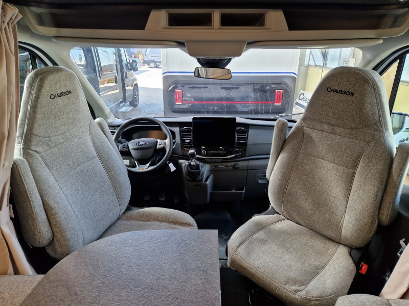 Jaunā Daļēji integrētais kemperis Chausson 640 First Line Ford: foto 9 Jaunā Daļēji integrētais kemperis Chausson 640 First Line Ford: foto 9