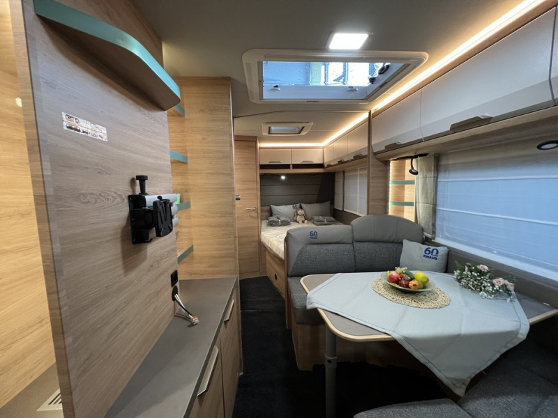 Knaus Sudwind 500 PF 60° Years - Dzīvojamais treileris: foto 4 Knaus Sudwind 500 PF 60° Years - Dzīvojamais treileris: foto 4