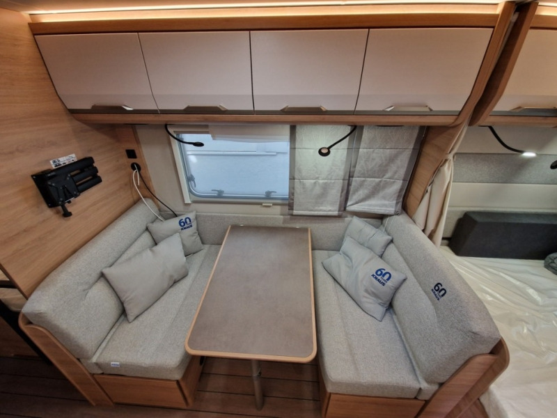 Knaus Sudwind 500 QDK 60° Years - Dzīvojamais treileris: foto 5 Knaus Sudwind 500 QDK 60° Years - Dzīvojamais treileris: foto 5