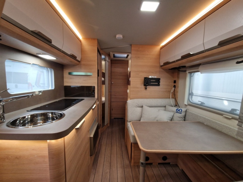 Jaunā Dzīvojamais treileris Knaus Sudwind 500 QDK 60° Years: foto 6 Jaunā Dzīvojamais treileris Knaus Sudwind 500 QDK 60° Years: foto 6