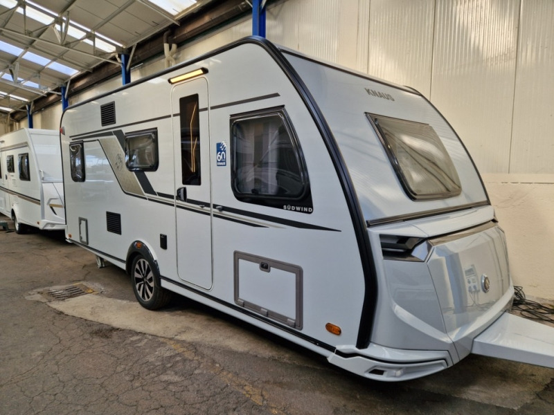 Knaus Sudwind 500 QDK 60° Years - Dzīvojamais treileris: foto 1 Knaus Sudwind 500 QDK 60° Years - Dzīvojamais treileris: foto 1