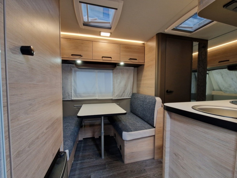 Weinsberg CaraOne 420 QD - Dzīvojamais treileris: foto 4 Weinsberg CaraOne 420 QD - Dzīvojamais treileris: foto 4