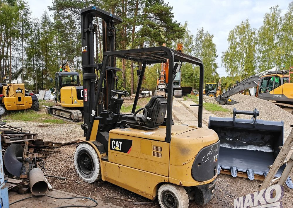 Caterpillar EP35K-PAC - Elektroiekrāvējs: foto 1 Caterpillar EP35K-PAC - Elektroiekrāvējs: foto 1