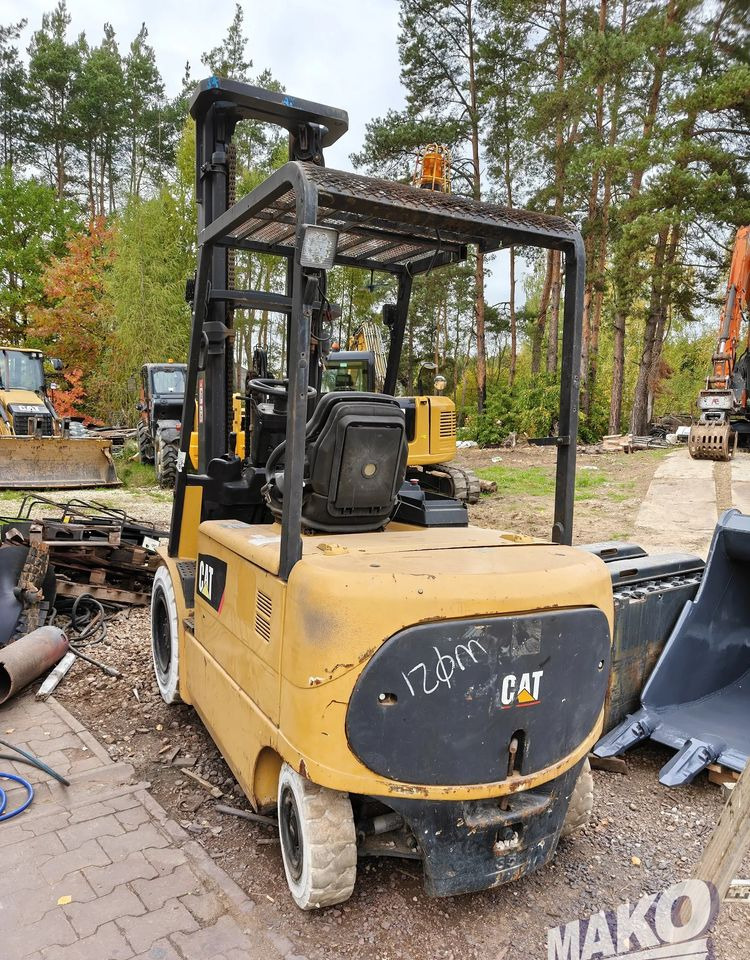 Caterpillar EP35K-PAC - Elektroiekrāvējs: foto 4 Caterpillar EP35K-PAC - Elektroiekrāvējs: foto 4