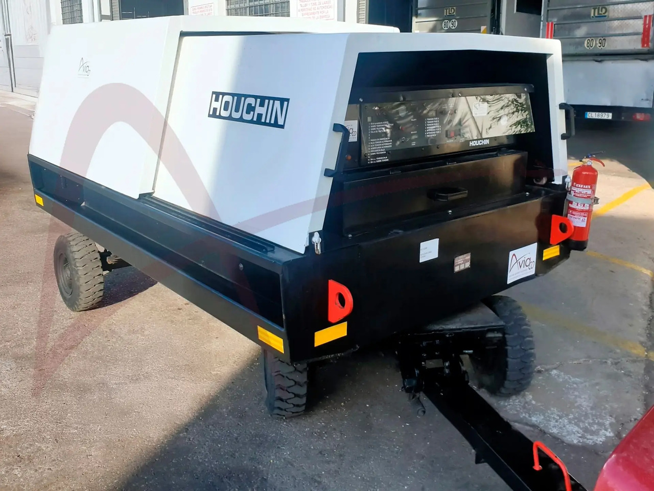 HOUCHIN D690-100SV - Virszemes elektrobarošanas avots: foto 2 HOUCHIN D690-100SV - Virszemes elektrobarošanas avots: foto 2