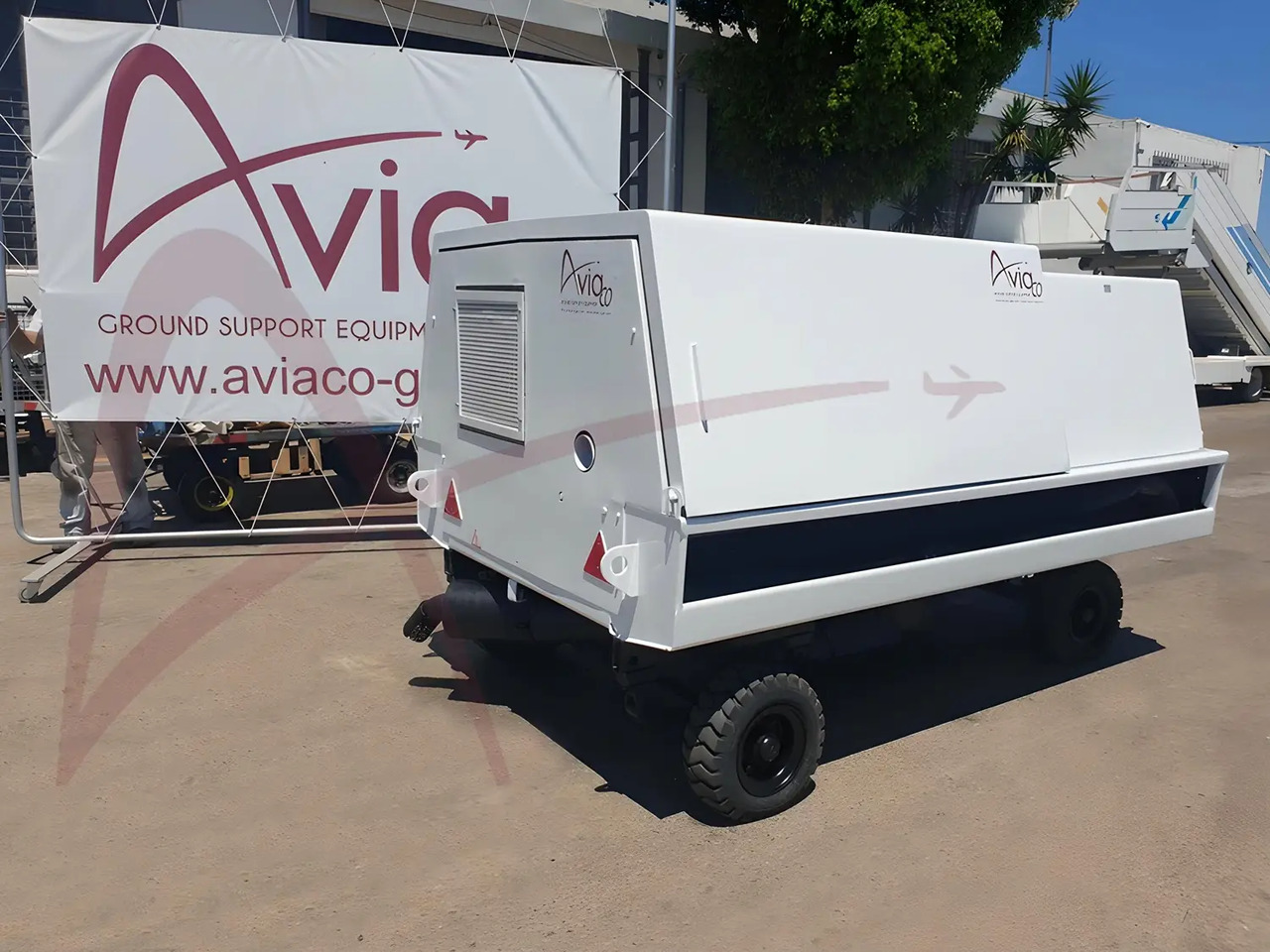 HOUCHIN D690 - Virszemes elektrobarošanas avots: foto 1 HOUCHIN D690 - Virszemes elektrobarošanas avots: foto 1