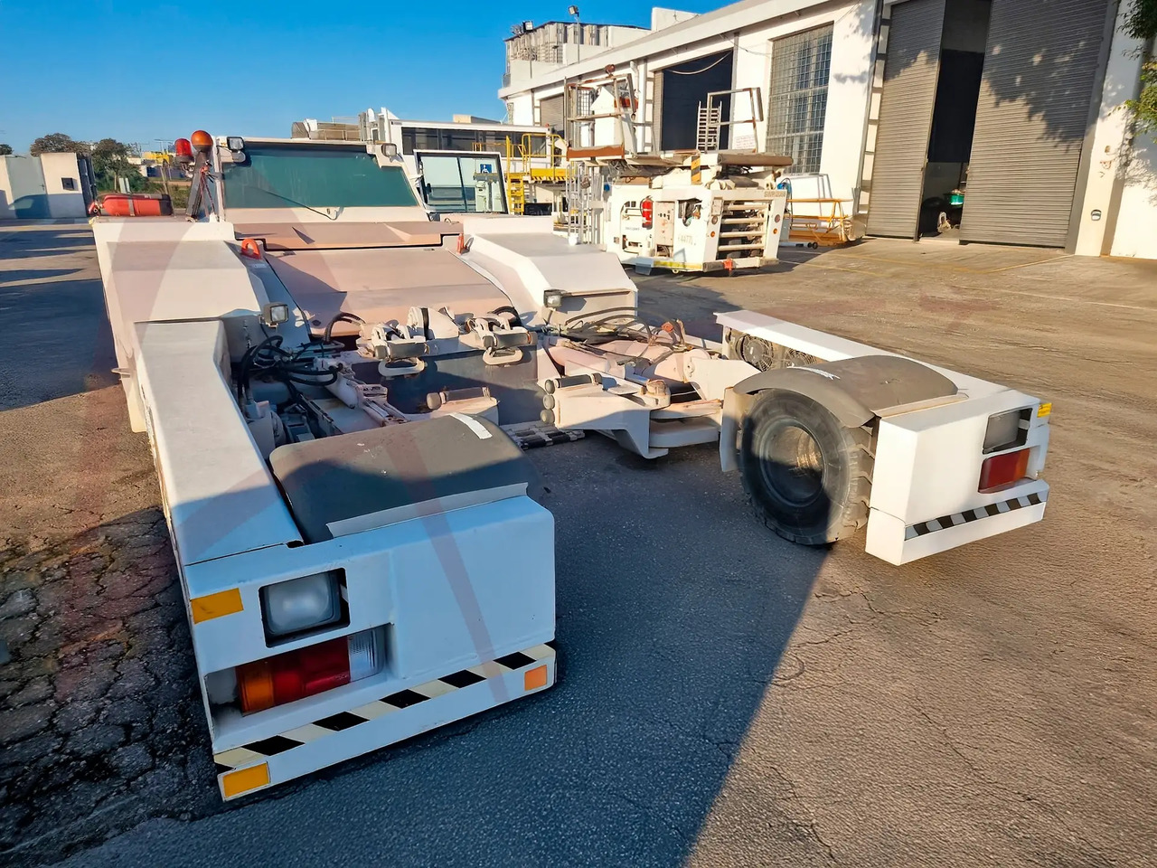 JBT EXPEDITER 160 - Lidmašīnu vilcējs: foto 2 JBT EXPEDITER 160 - Lidmašīnu vilcējs: foto 2