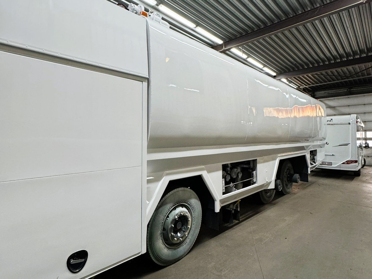 - Piekabe cisterna: foto 2 - Piekabe cisterna: foto 2