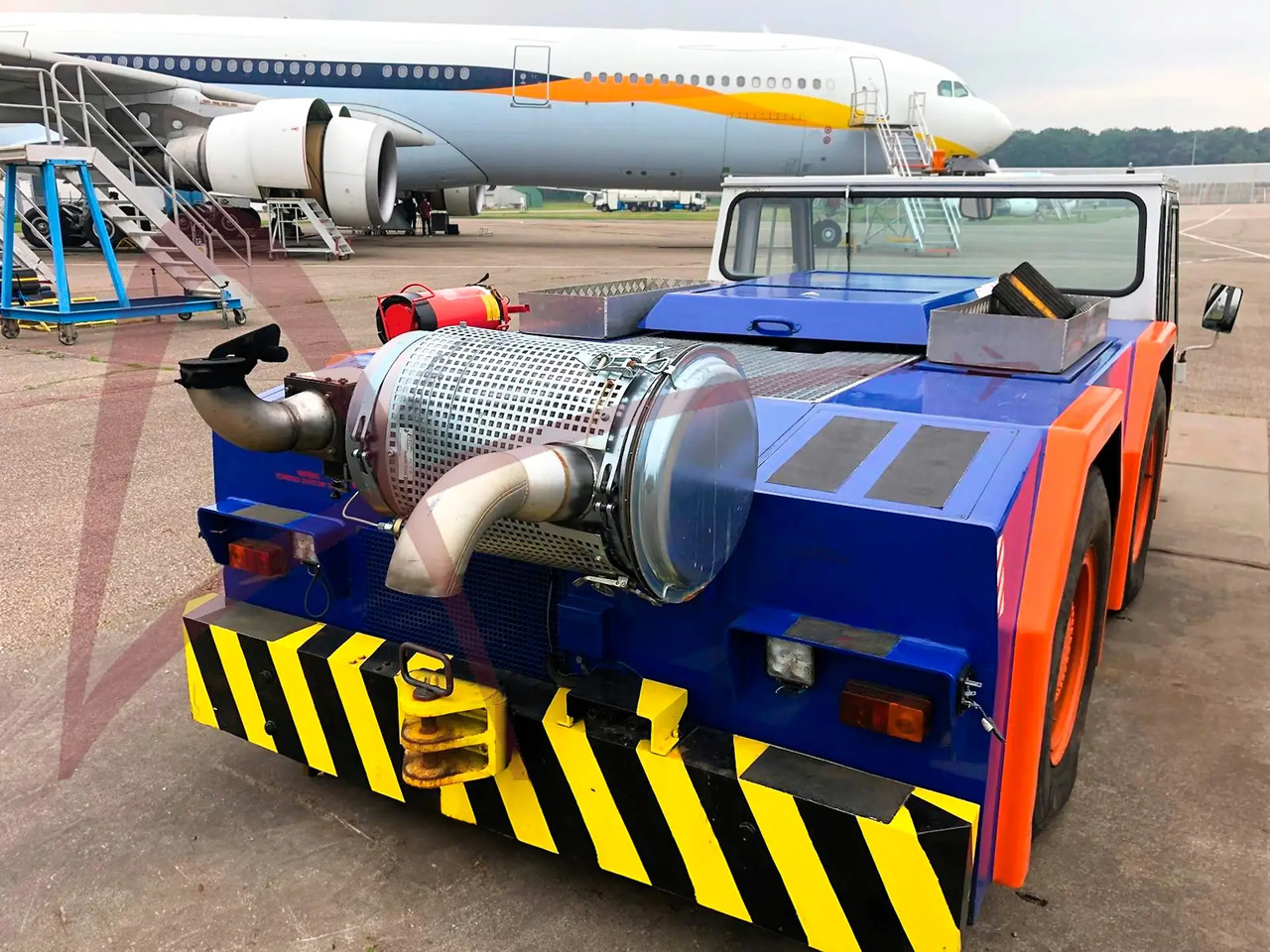 SCHOPF F106 - Lidmašīnu vilcējs: foto 2 SCHOPF F106 - Lidmašīnu vilcējs: foto 2