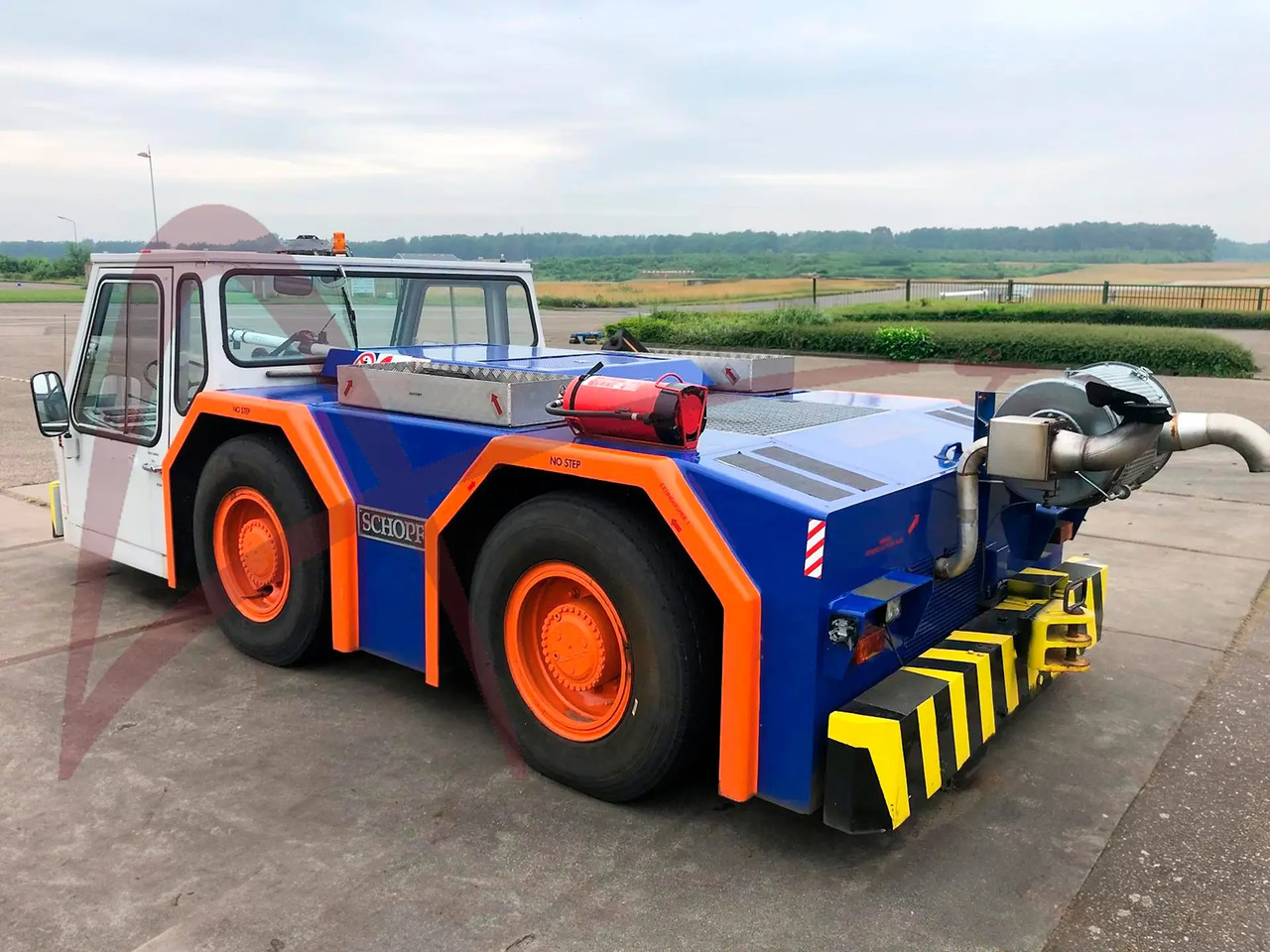 SCHOPF F106 - Lidmašīnu vilcējs: foto 1 SCHOPF F106 - Lidmašīnu vilcējs: foto 1