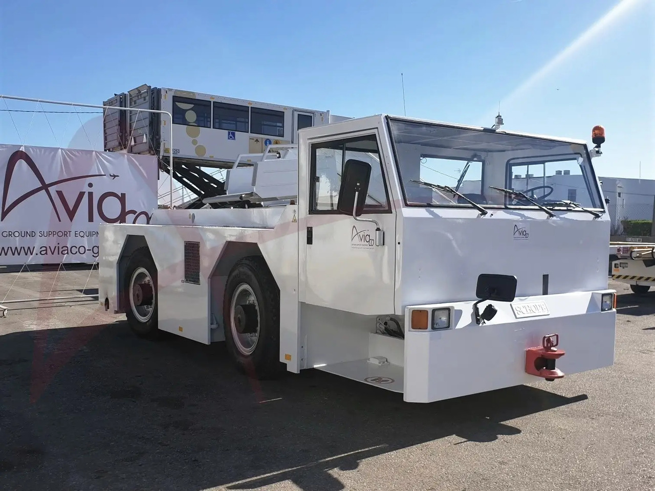 SCHOPF F180 - Lidmašīnu vilcējs: foto 1 SCHOPF F180 - Lidmašīnu vilcējs: foto 1