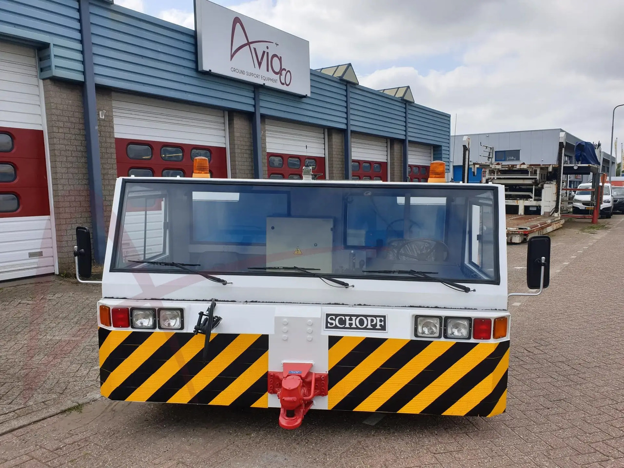 SCHOPF F396E - Lidmašīnu vilcējs: foto 2 SCHOPF F396E - Lidmašīnu vilcējs: foto 2