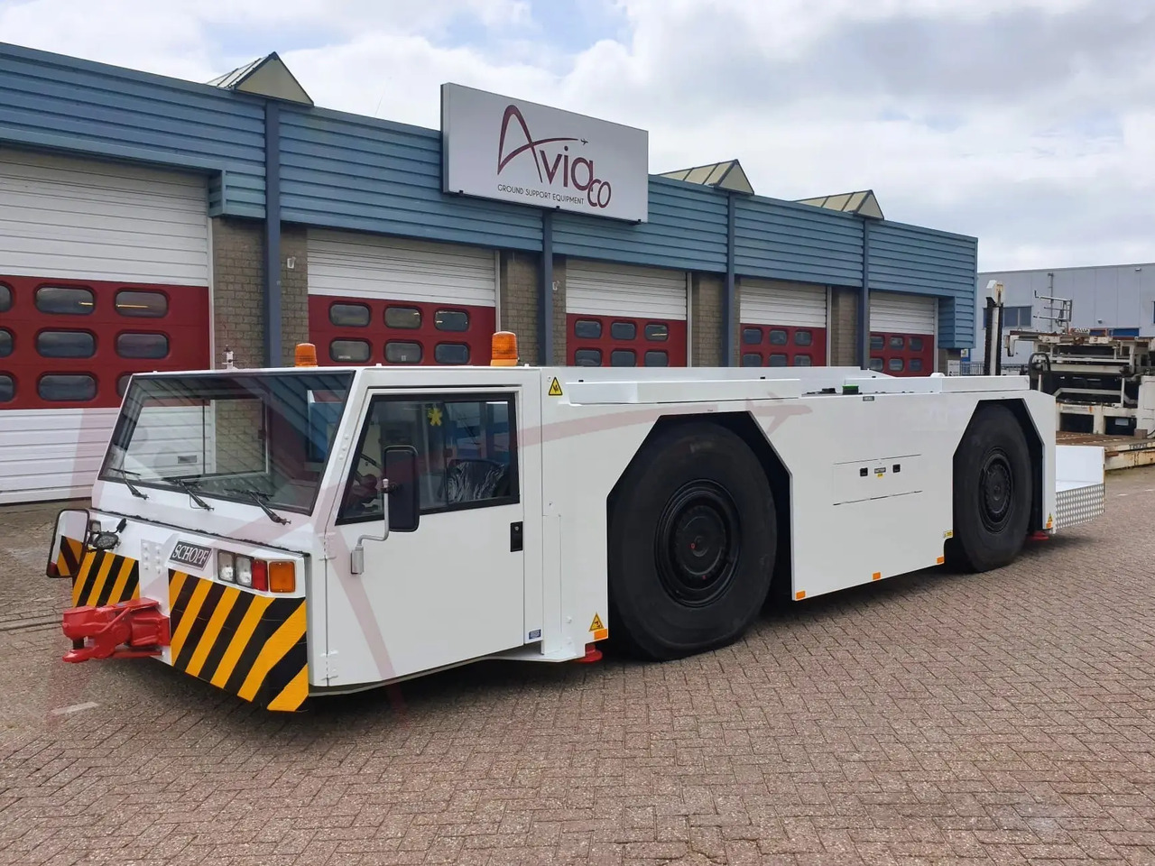 SCHOPF F396E - Lidmašīnu vilcējs: foto 1 SCHOPF F396E - Lidmašīnu vilcējs: foto 1