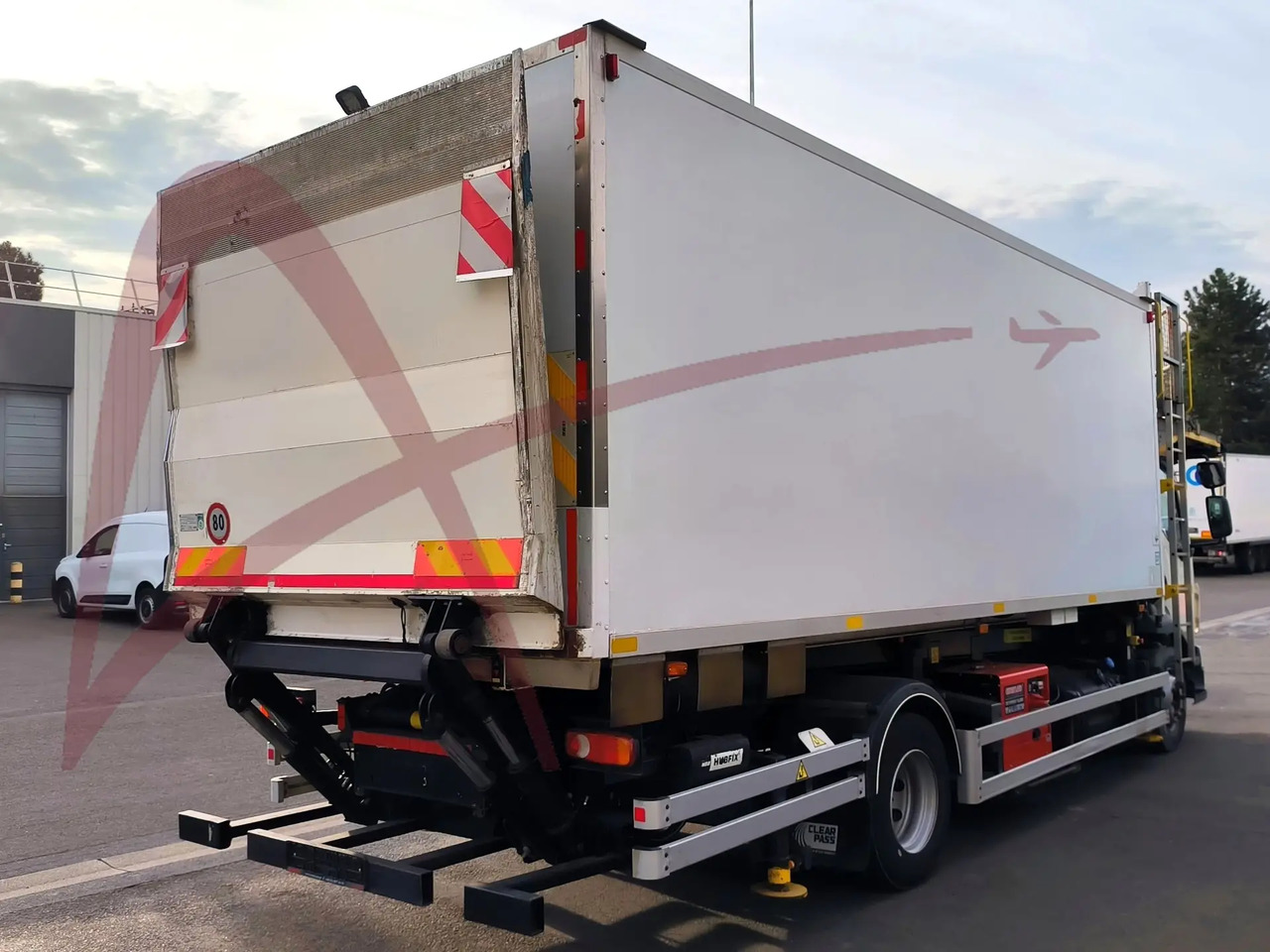 TLD CH BM-5,9 - Pārtikas piegādāšanas transportlīdzeklis: foto 3 TLD CH BM-5,9 - Pārtikas piegādāšanas transportlīdzeklis: foto 3